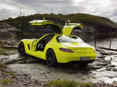 Žaidimas Mercedes-Benz SLS E-Cell Puzzle internete