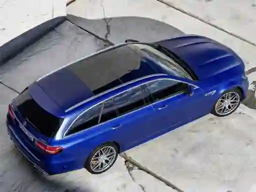 Žaidimas Mercedes Benz E63 Amg Estate Slide internete
