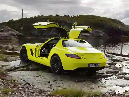Žaidimas Mercedes-Benz SLS E-Cell Puzzle internete