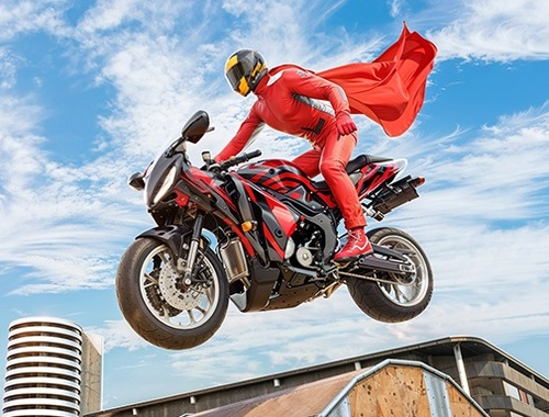 Žaidimas Tikras motociklų super herojaus kaskadininkas 3D  internete